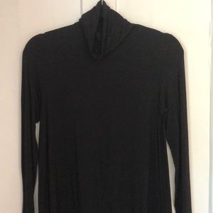 Black Flowey turtle neck